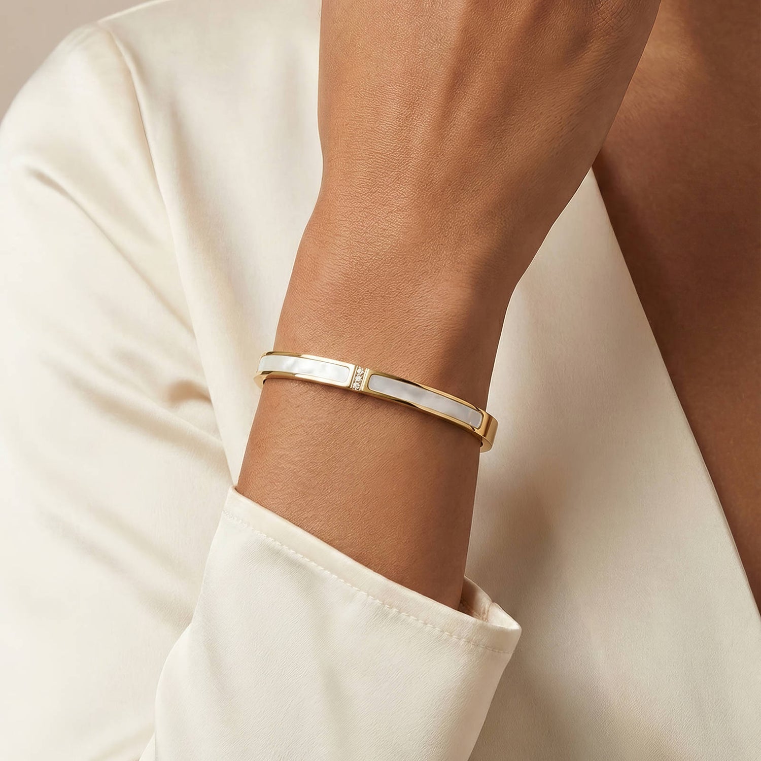 Milky Pearl Bangle